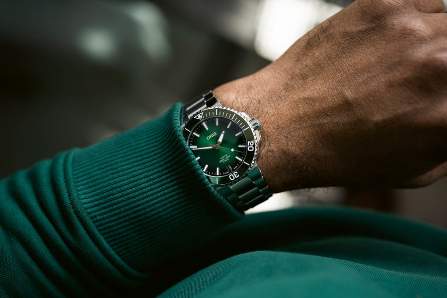 Aquis date calibre 400 40077694157-0782209peb